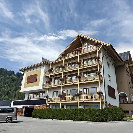 Natuerlich Mit Charakter 4* 피스